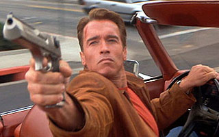 Arnold as Slater - Good fun as a detective in LA