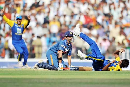Run out IND batsman - One Indian bats man run out by Sri Lankan's bowler.