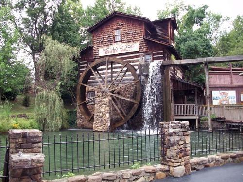 The Water Wheel at Dollyworld - The Water Wheel at Dollywood in Pigeon Forge, TN