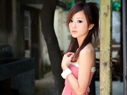 woman - waiting...