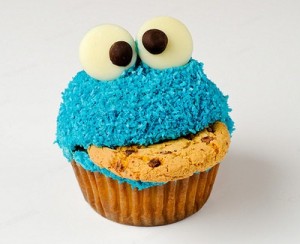 cookie monster cupcake - an adorable cupcake decorated to be cookie monster