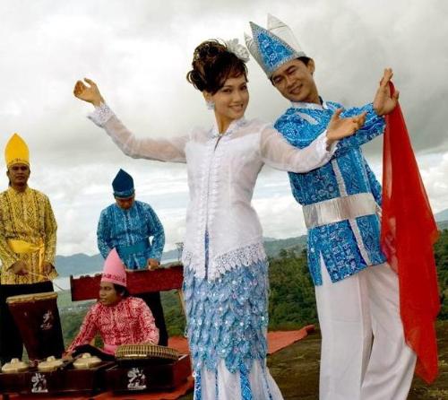 'Lenso' Dance  - The Traditional Dance of Minahasa (Manado-North Sulawesi, Indonesia)