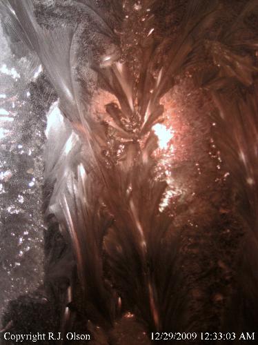 Ice Crystal - Another shot of an ice crystal where I
blocked the flash sideways with a finger. Ice Crystal - Another shot of an ice crystal where I
blocked the flash sideways with a finger.