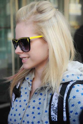Avril Lavigne - Avril Lavigne @ Out and About in Glasgow, Scotland (26.05.08)
