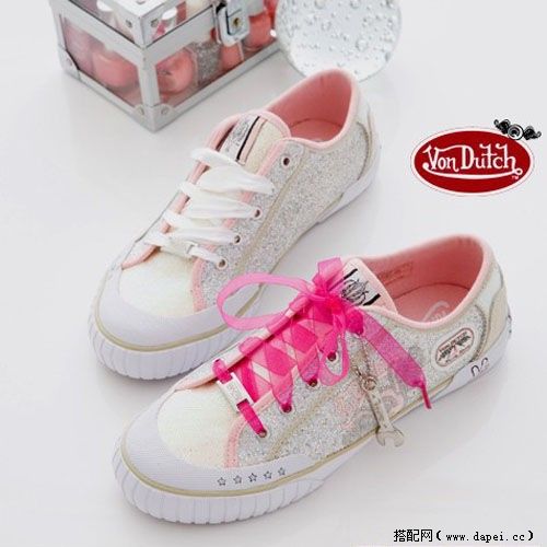 shoes - Tihis picture is the shoes i Like. I downloaded this picture when i browsed a fashion website. I love it at the first glance