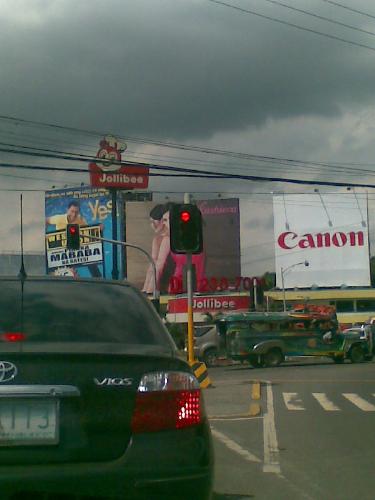 traffic light - red traffic light in an intersection traffic light - red traffic light in an intersection