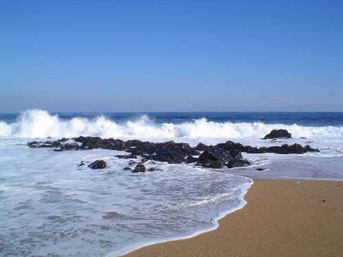 The Pacific Ocean at the chilean central coast. - This beauty is no more than one hour and a half from where I live. The sea, the giant rocks and the sand are awesome.