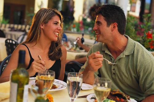 Eating in restaurant, advantages and disadvantages - eating in a restaurant have both advantages and disadvantages.
