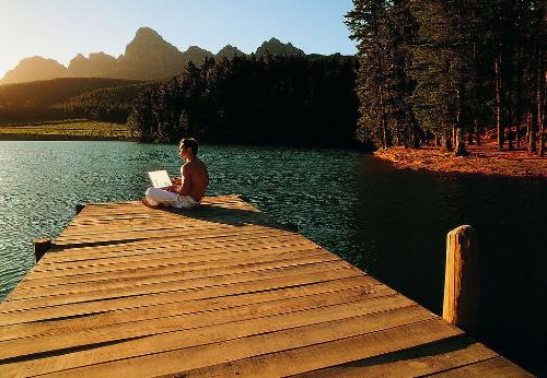 Outdoor Internet - See the sunrise, smell the fresh air and search the internet!