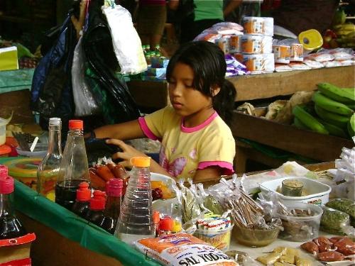 children working, minor worker - Some children work at an earlier ages develop a sense of responsibility and independence.