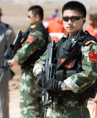 man - I like this photo very much ,but not me.Chinese soldier,very cool.