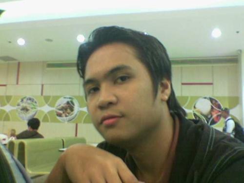 Picture at the mall - I was just waiting for someone at the mall then I thought of taking my picture