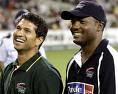 Sachin and Lara - The picture contains two living legends of world cricket which the world have ever see. Can you say who is the better one?