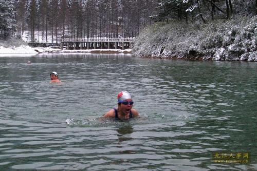 swim - swim in lake in winter
