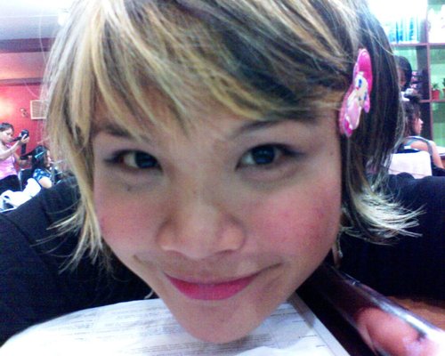 Having a highlights - Highlights. From Long hair to super short hair. Memorable photo. I see Japan when I see this Photo. Wanna be in Japan someday.
