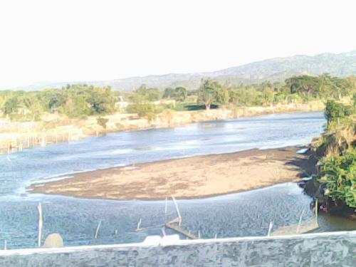 little lake - This photo is taken in Ilocos sur. This is effect of cutting tree. That is why this river seem being no water at all