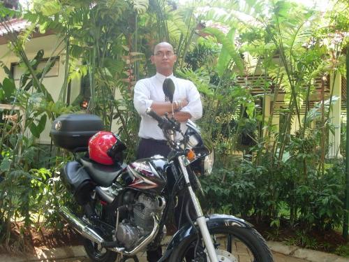 aim with my motorcyle - aim with my motorcyle .... This is my Fhoto with my own motorcycle ... this Fhoto was taken in front of my office in Bintaro - Tangerang, Indonesia ... very fun can work in a comfortable atmosphere