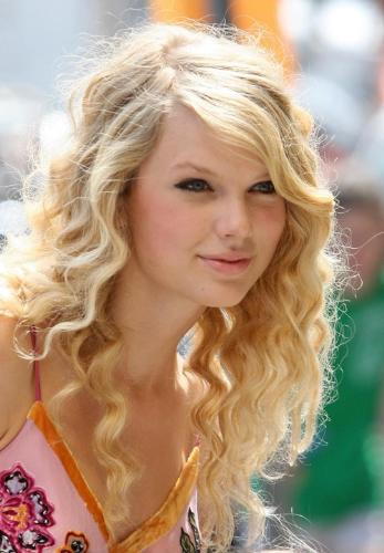 curly hair - Girls Curly hair look like dolls, especially when they&#039;re blond. One example is my idol, Taylor Swift. She is such doll with that curly blond hair. Someday, when my hair grows longer, I can make it curl like hers. 