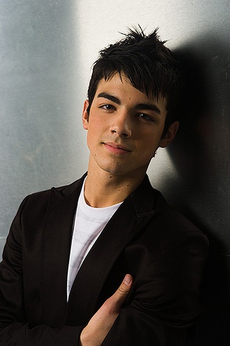 heartthrob - Joe Jonas is part of the popular teen band, the Jonas brothers. He is a real heartthrob. A lot of girls are dying to be with him. His last relationship with Taylor Swift was a bomb. Two beautiful creatures are together. Sad thing, they broke up. They were perfect together. heartthrob - Joe Jonas is part of the popular teen band, the Jonas brothers. He is a real heartthrob. A lot of girls are dying to be with him. His last relationship with Taylor Swift was a bomb. Two beautiful creatures are together. Sad thing, they broke up. They were perfect together.