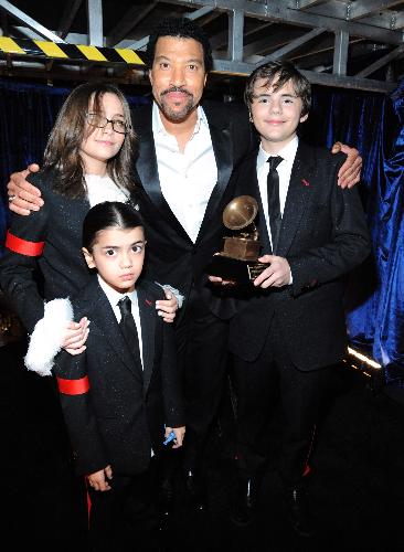 mjkids - _Paris, Blanket and Prince with Lionel Richie...