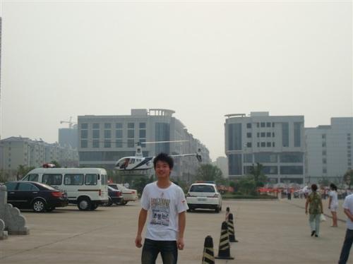 LOL~The helicopter landed - The helicopter landed