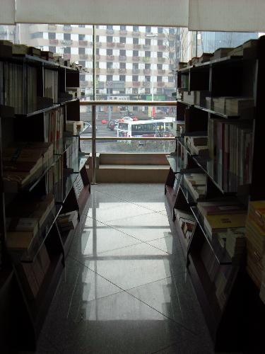 In a bookstore - A corner of the bookstore,2010nian,2yue,21hao.pm.