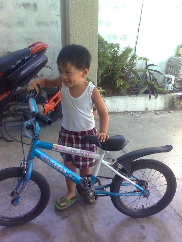 he wants to learn how to ride a bike.. - at the age of 3, he want to learn how to ride a bike on his own..