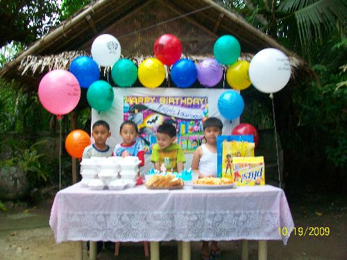 balloons - balloons are often seen during children's birthdays