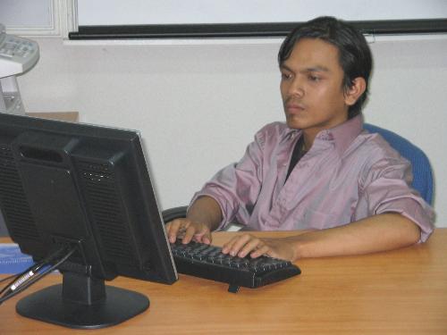 it's me - i'm in the office trying to fous on the job