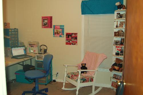 gettin settled in - my scrapbook room in my new place