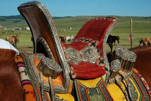 Dariganga emeel - saddle - Blacksmith and silversmith skills, and handicrafts of Dariganga people are famous throughout Mongolia. Great master-pieces of traditional silversmith and blacksmith are exhibited in the Sukhbaatar aimag museum, which is located in the Baruun-Urt town.