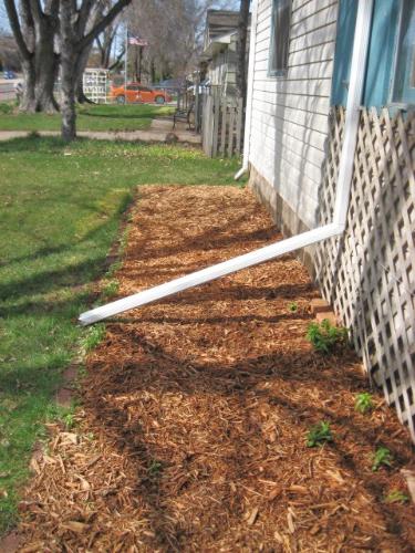 Flower Bed - laid the mulch here as well today.