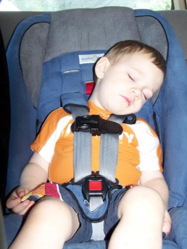 Baby sleeping in a car&#039;s rear seat!! - Baby sleeping in a car.