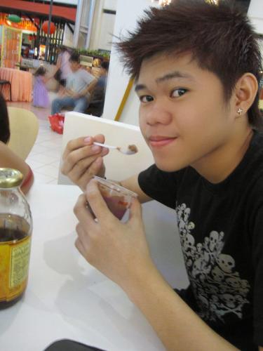 Deejgeek - Me eating icecream=)