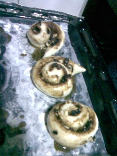 cinnamon roll - this is one of my favorite breads. yummy!!!