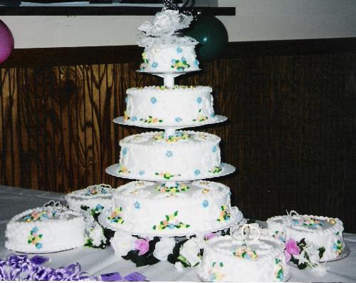 wedding cakes - tierd wedding cake with heart side cakes