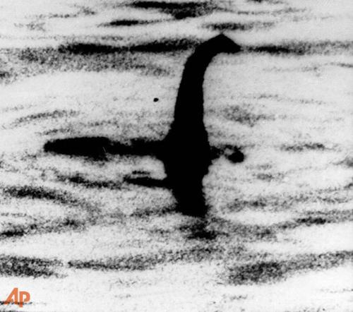 Lock Ness Monster - This is the most famous &#039;photo of Nessie&#039; that is suppossed to prove her existence!!