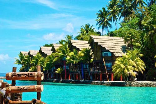 The cottages and the beach - This is the first thing that you will see once you arrived in the island. Next to this is the infinity pool. How I wish I can add more images. :)