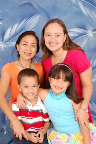 StudioPics - With my mom and my 2 kids
