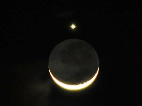 The Moon & Venus - If you only looked up the sky last night you would witnessed the beauty above...Moon & Venus were facing each other...:)
