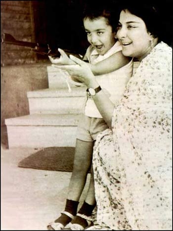 1 actor in photo - here the actor is with mom and playing 1 actor in photo - here the actor is with mom and playing