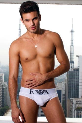 Being a Hunk - Being a Filipino with western blood, many girls or gays would be wanting to catch me. That is very awesome!