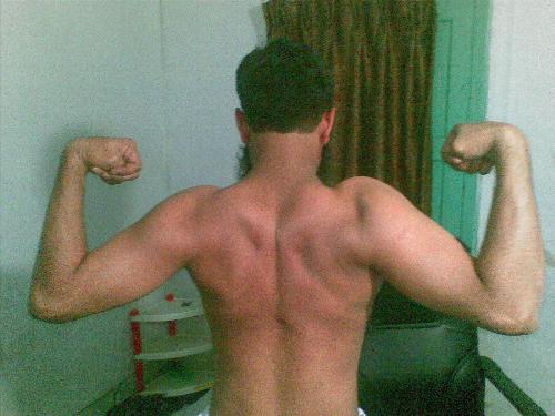 MY Back pose - hahaha i am not a body builder but i like posing hahahah my younger brother told me show me your muscles and he took pictures of it