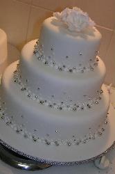 a wedding cake - this a cake we might use, how pretty is it????