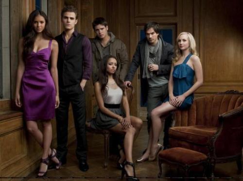 The Vampire Diaries Main Cast - L-R: Elena, Stephan, Jeremy, Damon, Caroline & Bonnie (sitting)
