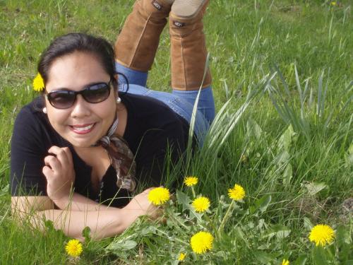 Dandelion Salad - Somebody asked me if I have been introduced to dandelion salad when he saw this picture.   This is one of the very few well-taken photos of mine =). I miss Craigavon so much!