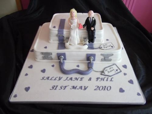 Unusual wedding cake - A wedding cake based on a set of luggage http://www.cakedesignsbyhelen.co.uk/