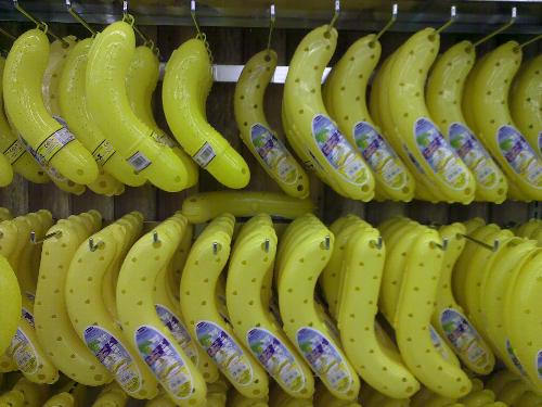 Banana holder - a container for banana to ensure they are not squashed in transit