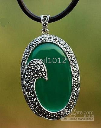 an agate pendant - green agate & 925 silver
15g, 4.8*3cm
053oz, 1.89*1.18in