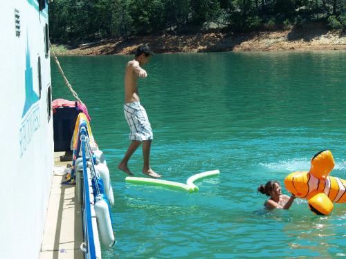 My Kid Walks On Water - Lake Shasta houseboat Summer Adventure. 